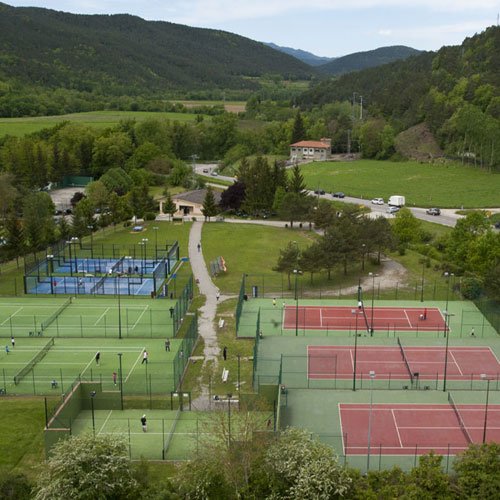 Tennis. Masoveria Serrat de la Teia. Turisme Rural